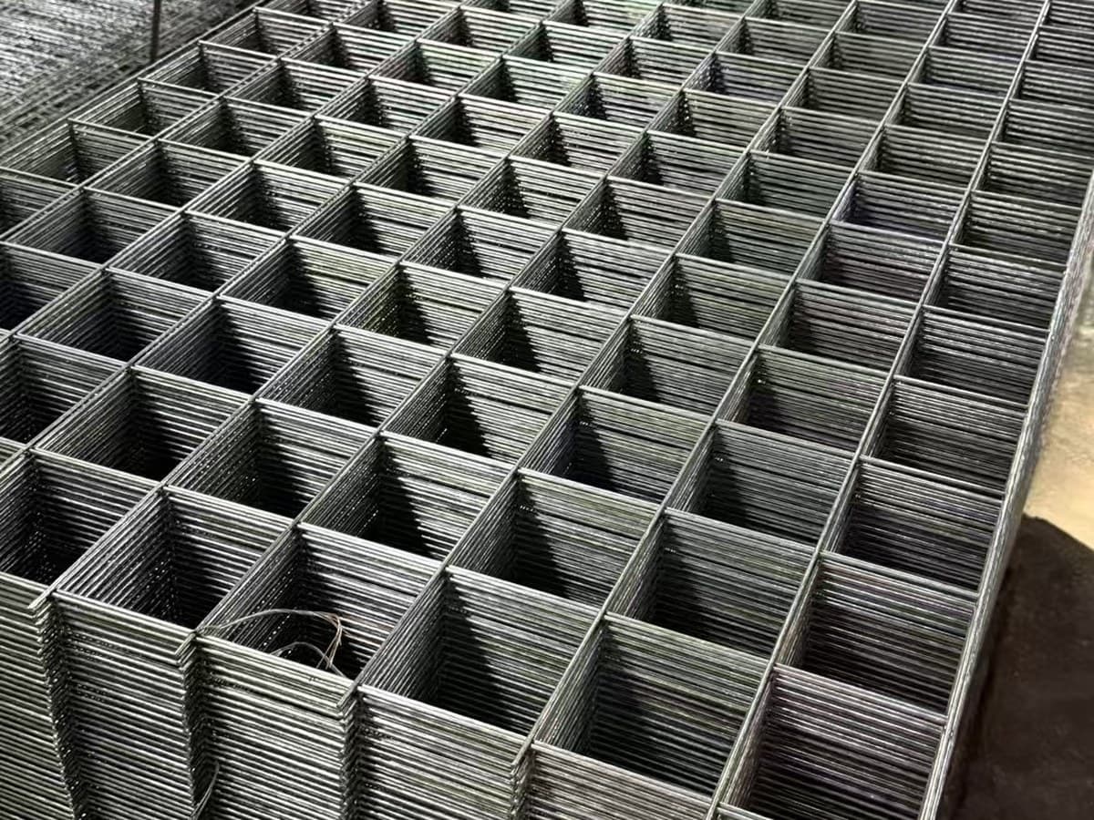 Fabricated wire mesh sheet detail