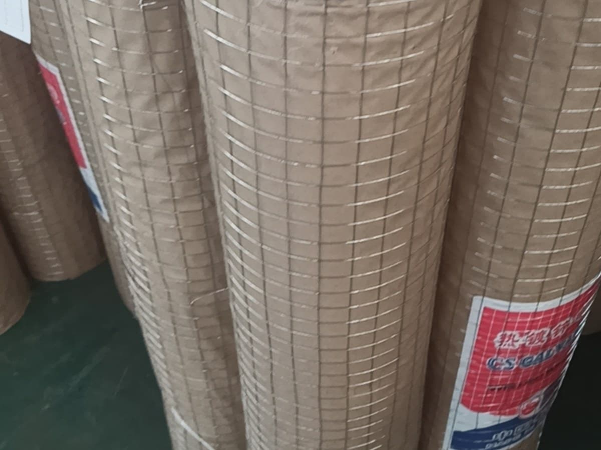 Welded mesh panels and post components
