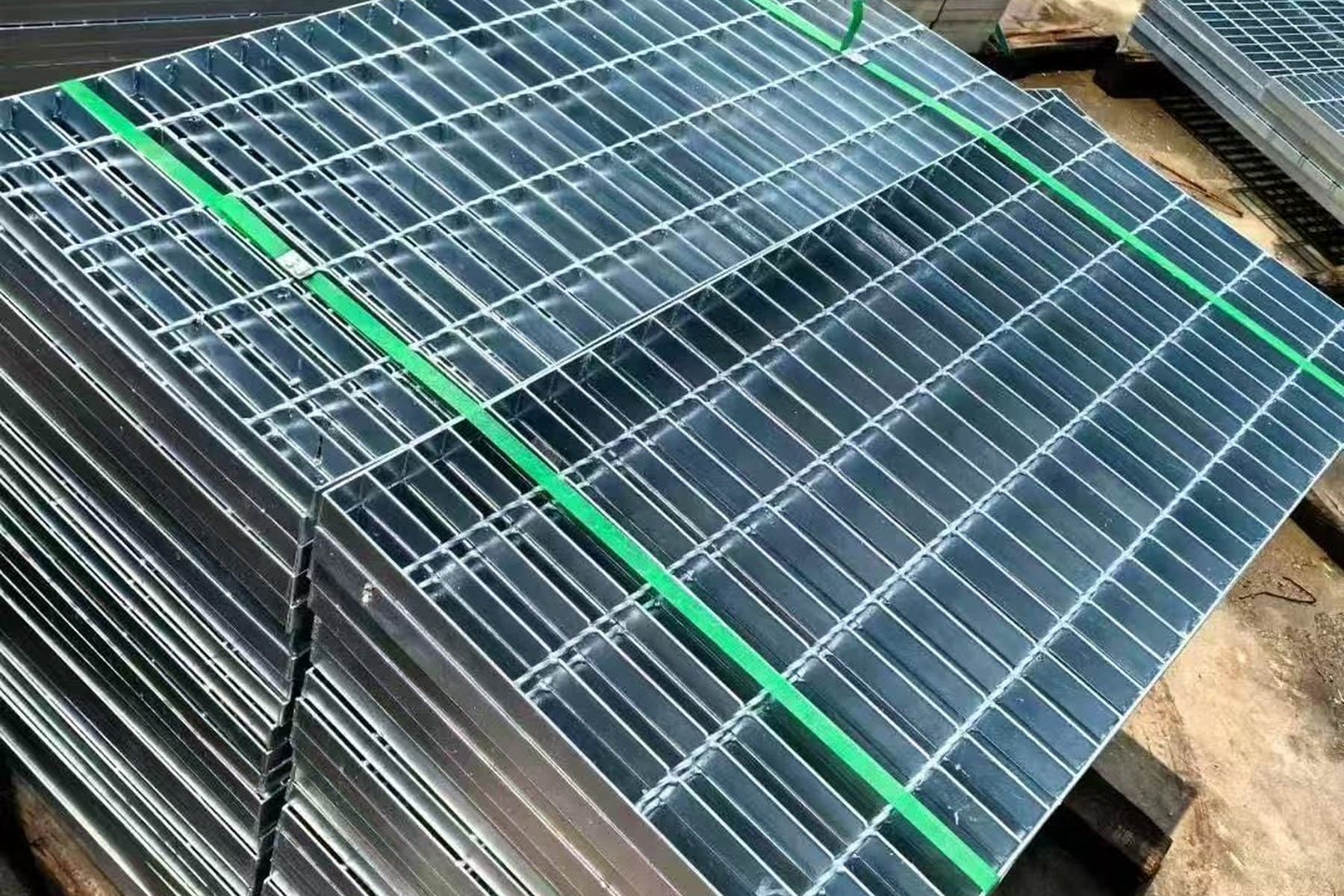 Reference photograph for Screening line mesh replacement