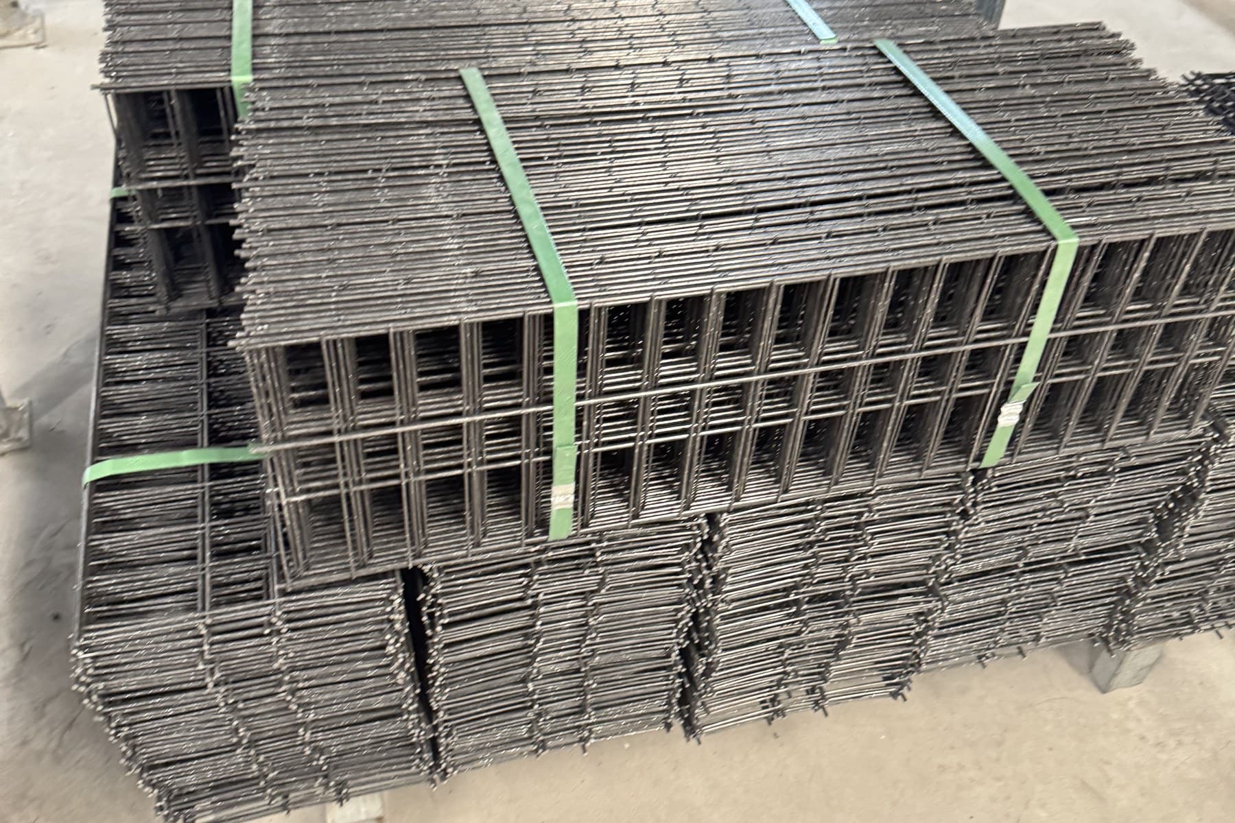 Reference photograph for Screening line mesh replacement