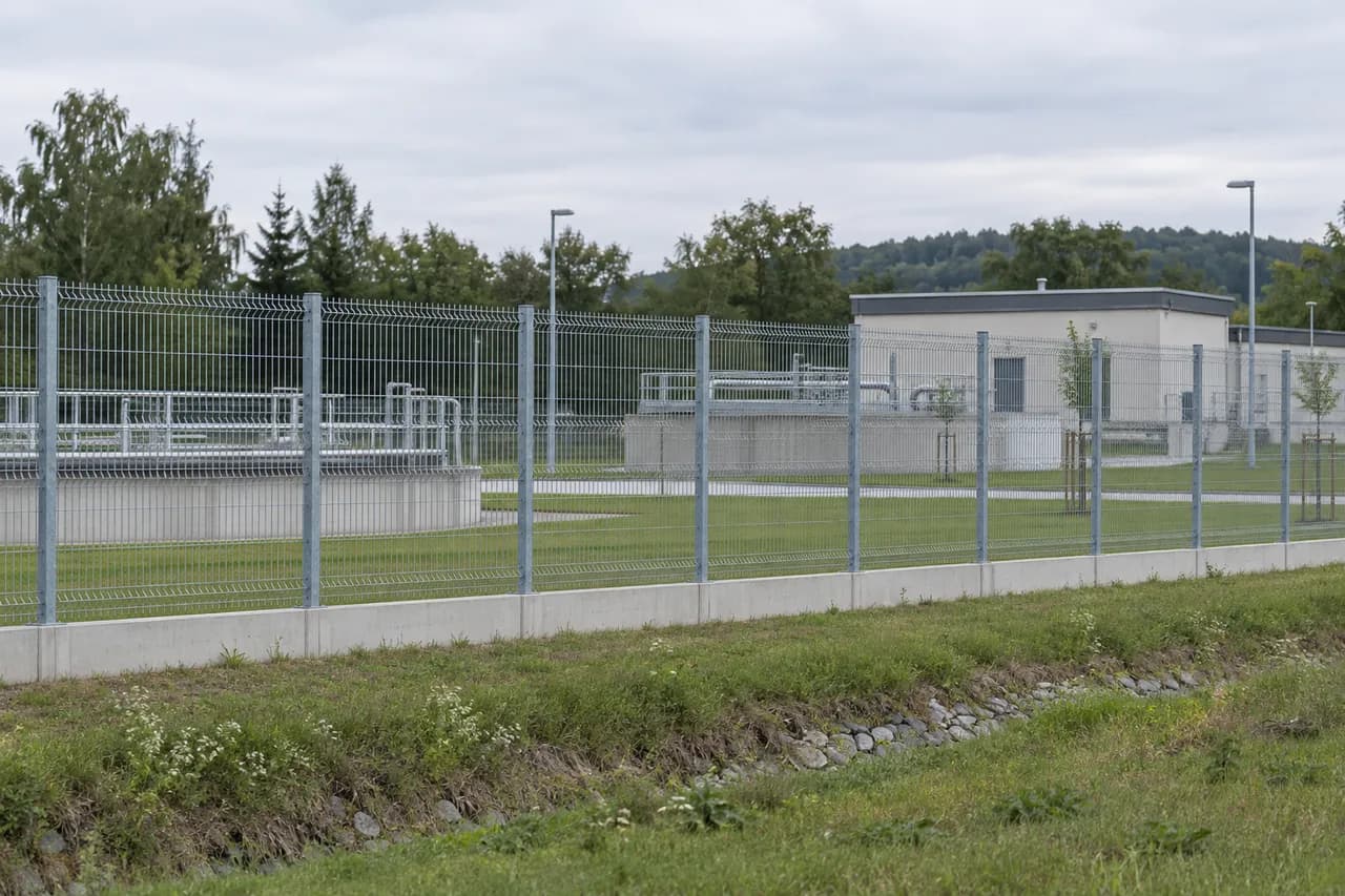BOHANG reference image for 3D Curved Welded Wire Mesh Fence