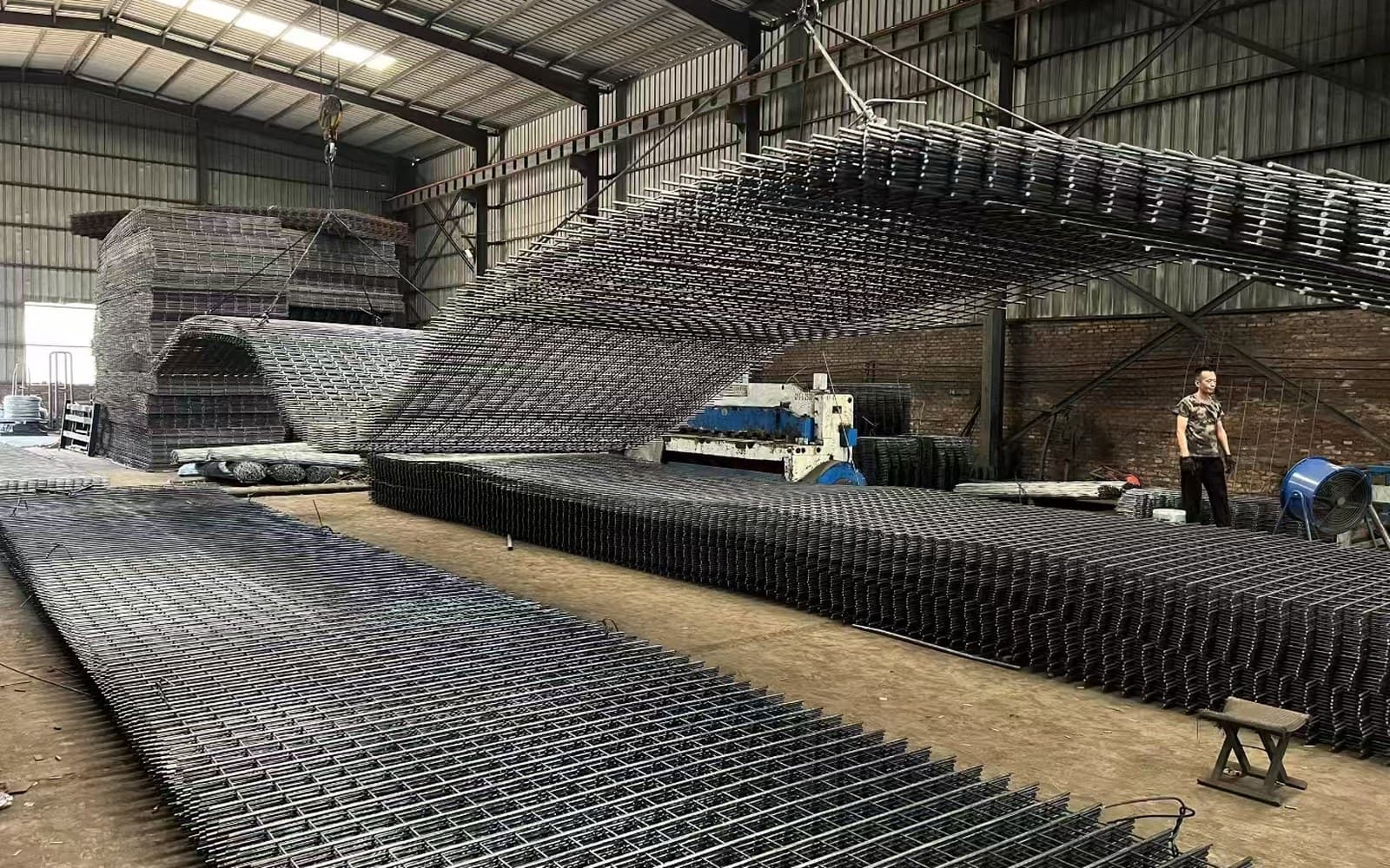 Stacked welded wire mesh panels