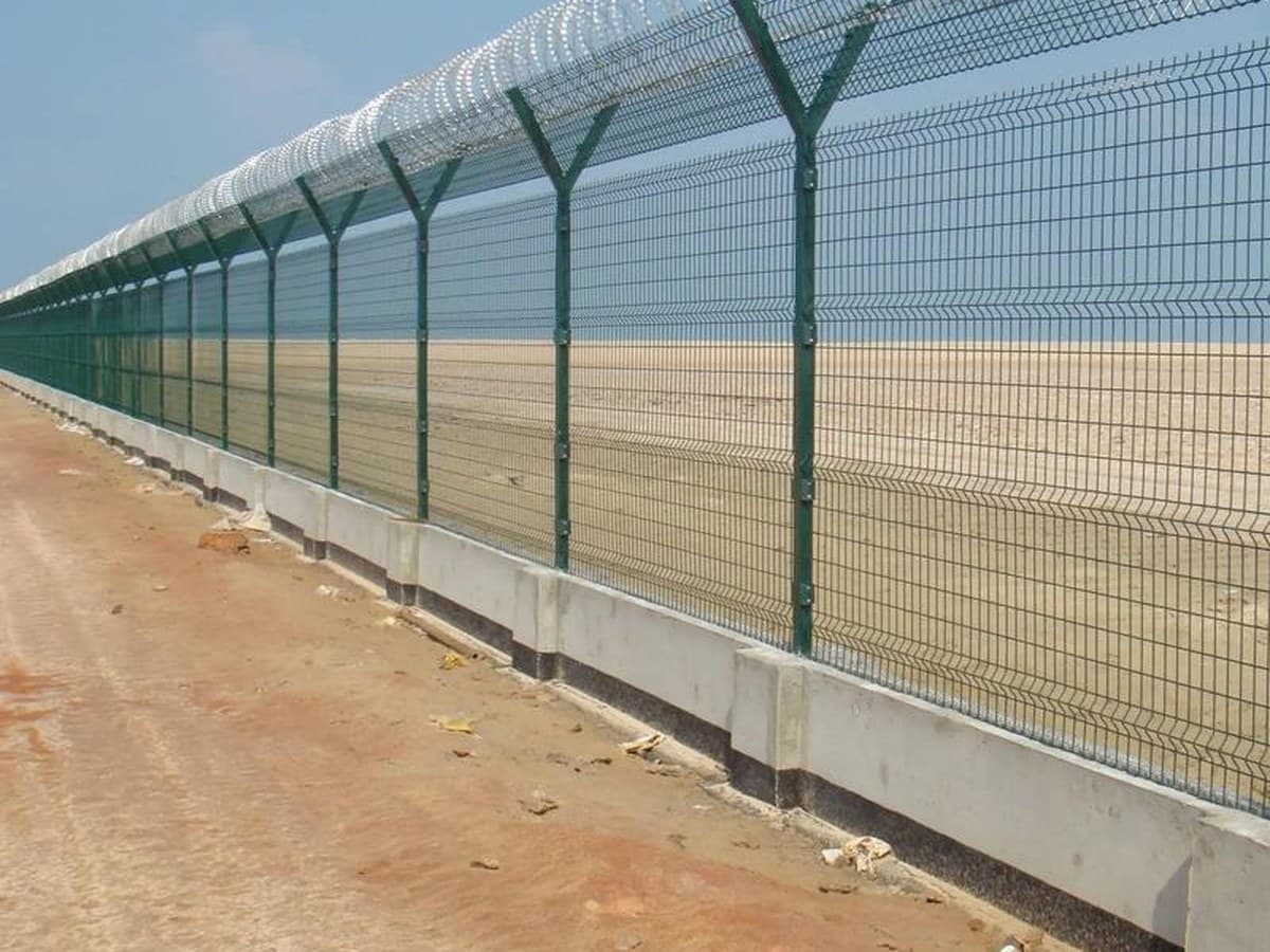 Fence post and mesh panel connection