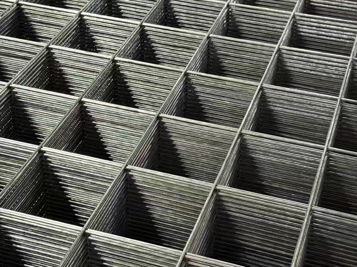 Welded mesh panel grid detail